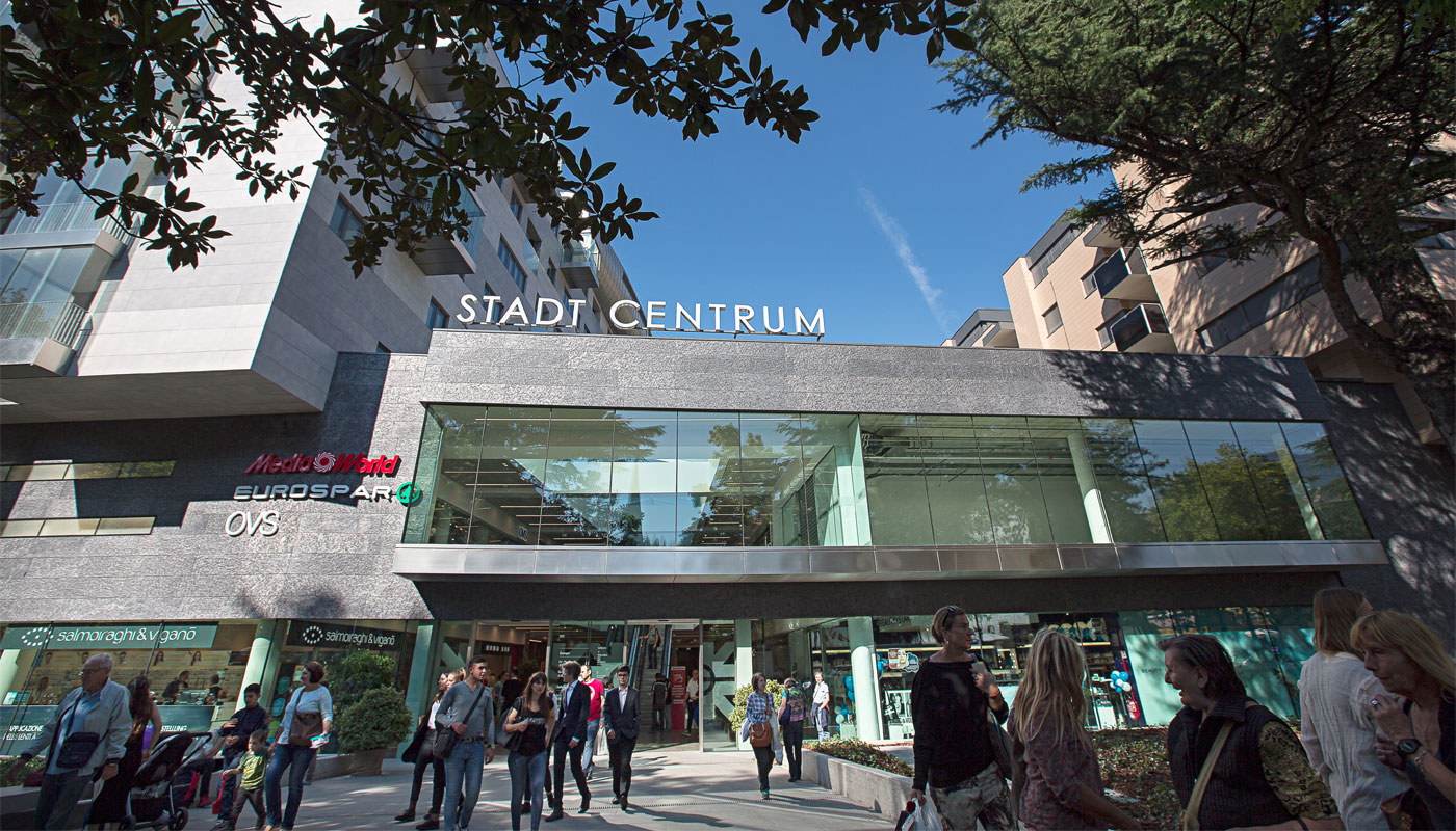 l'entrata del centro commerciale Stadt Centrum a Merano